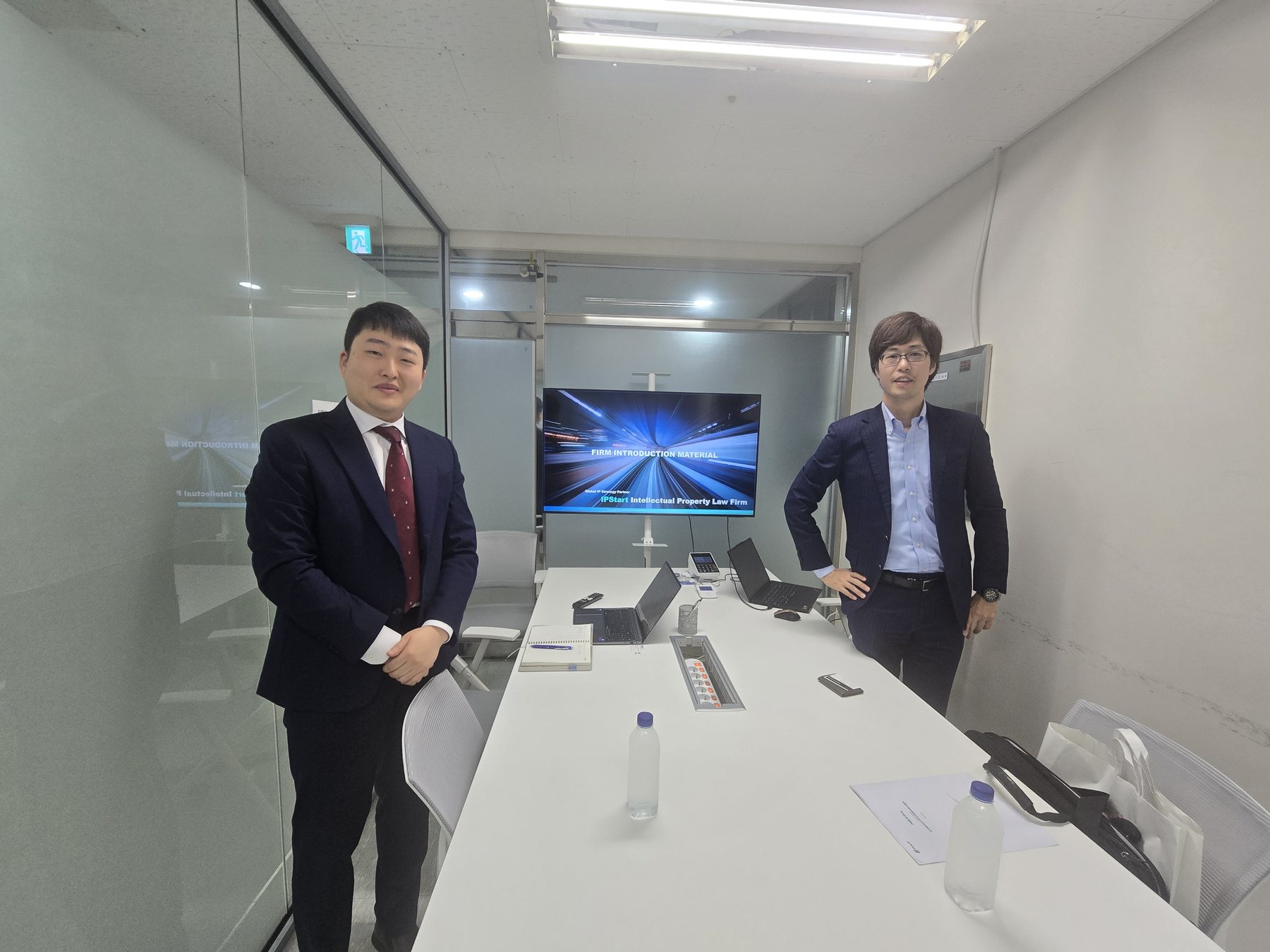 파인특허법률사무소 판교 오피스에서 IPStart Tomoyuki Serizawa 변리사와 미팅한 모습